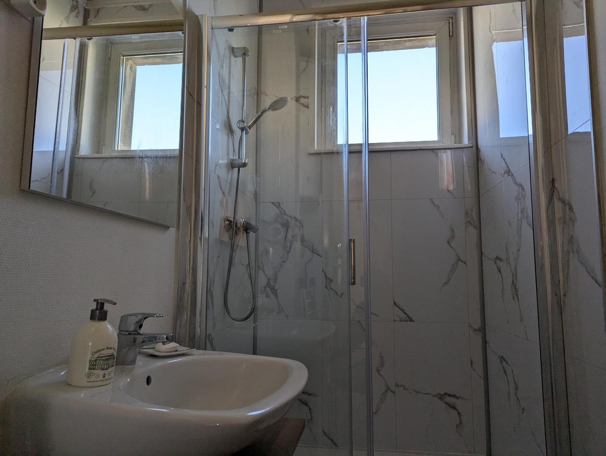 Le Mirage - Appartement 2 Chambres, Salon, Cuisine Equipee, Parking Et Wifi Gratuit Mulhouse Exterior foto